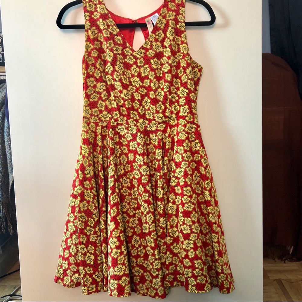 NWOT Floral Dress w/ back opening